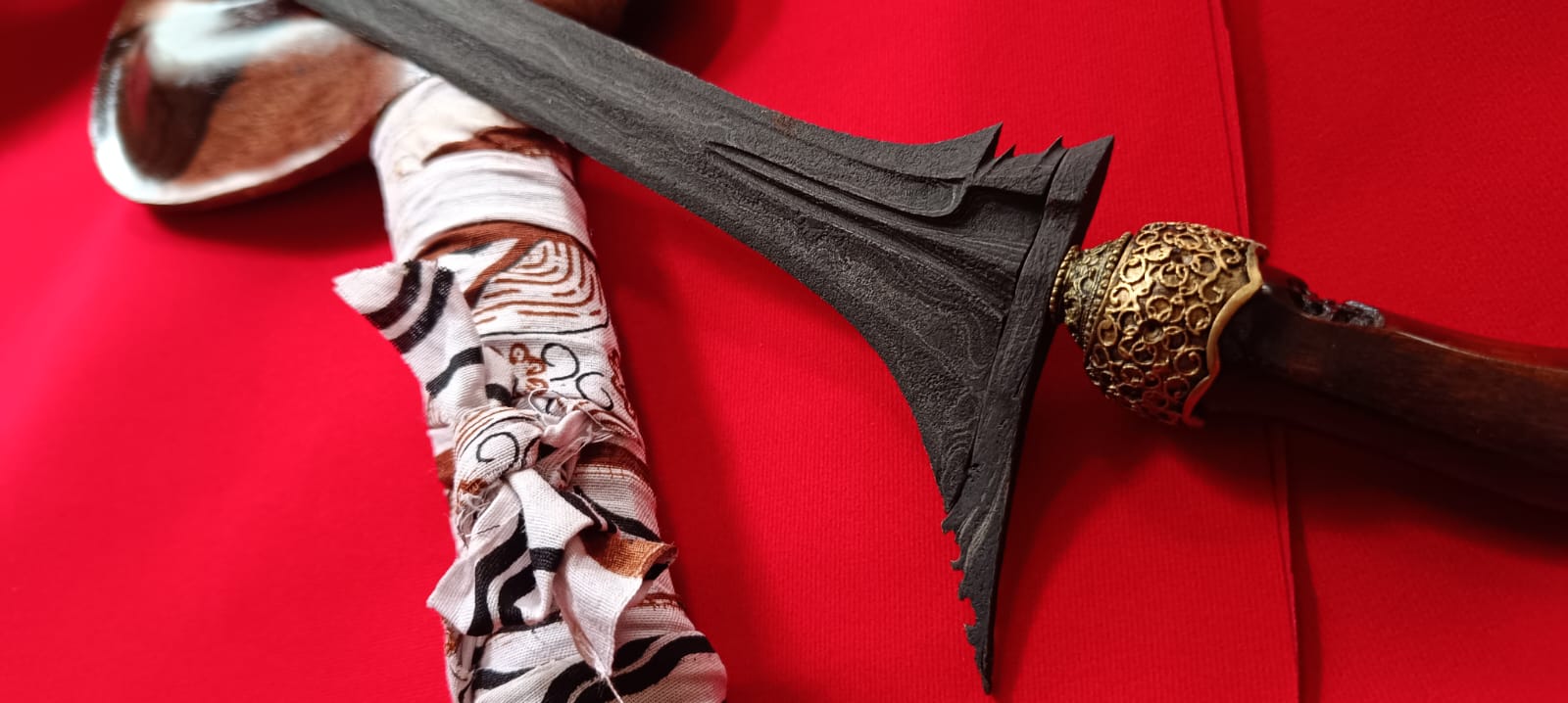 Kontak Keris Putih